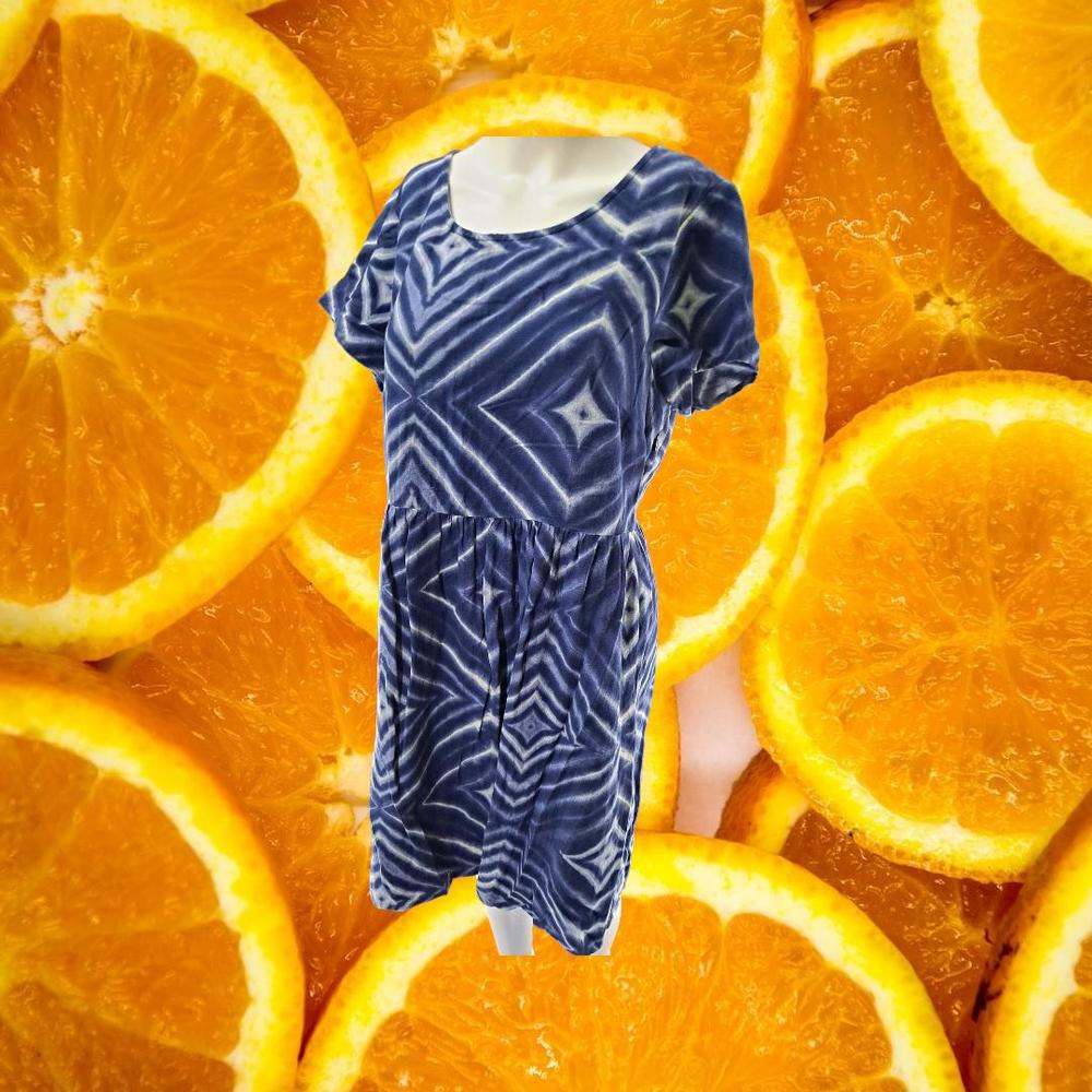 Old Navy Blue and White Diamond Shaped Dress Size M